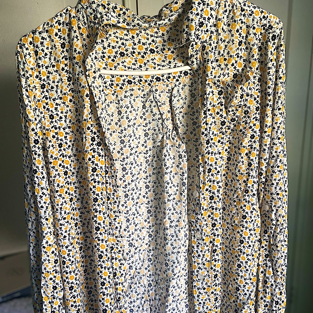 Yellow flower button up